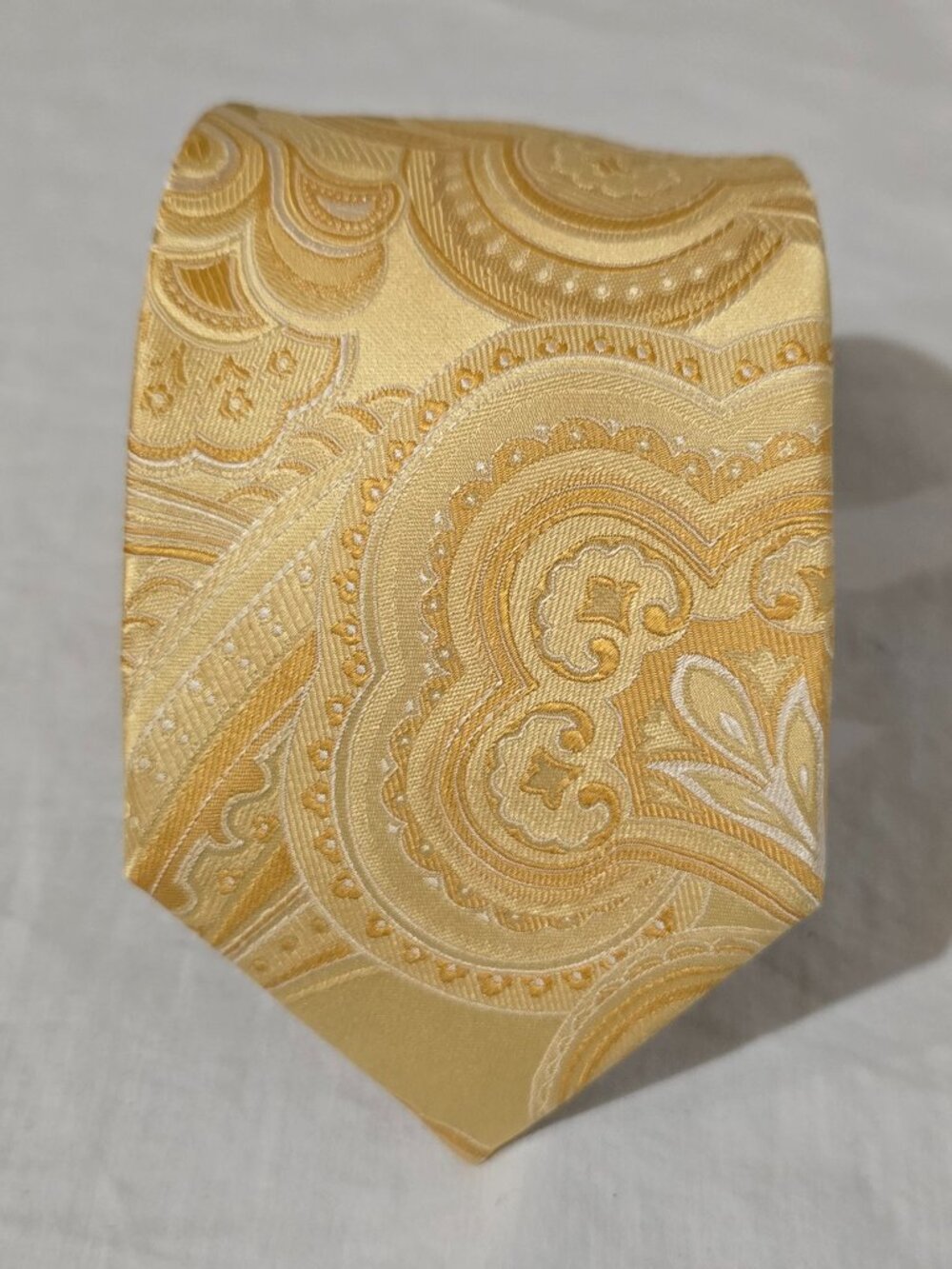 Donald J. Trump Signature Silk Necktie - Gold Paisley